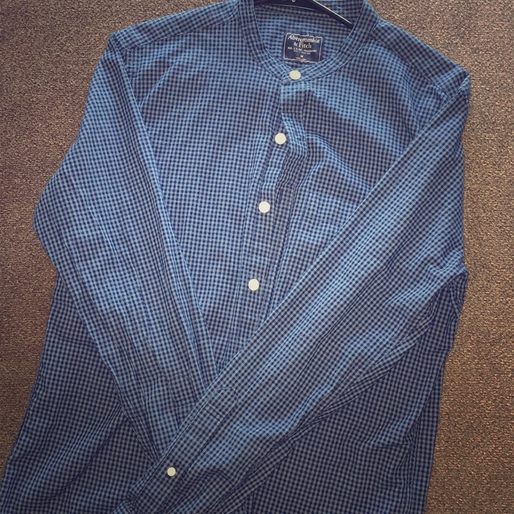 A& f button up